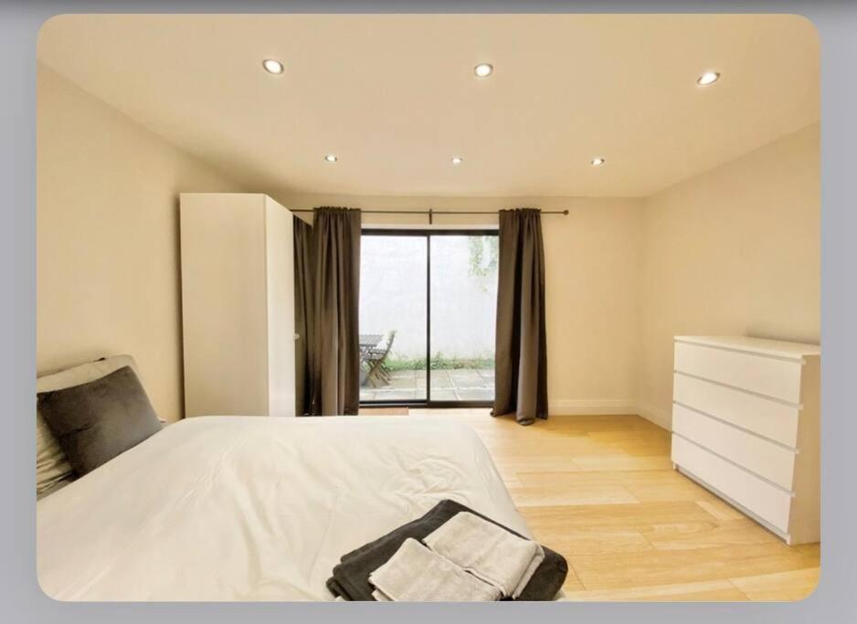 Luxury 4-Bed Apartment With Balcony & Garden, Near Emirates Stadium, 15 Mins To Central ลอนดอน ภายนอก รูปภาพ