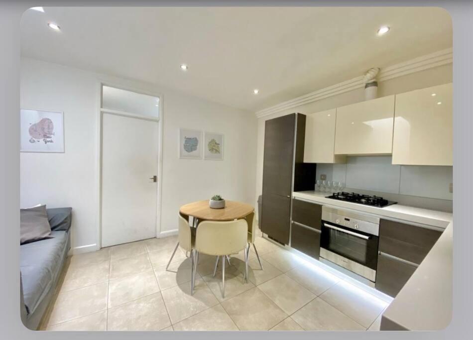 Luxury 4-Bed Apartment With Balcony & Garden, Near Emirates Stadium, 15 Mins To Central ลอนดอน ภายนอก รูปภาพ